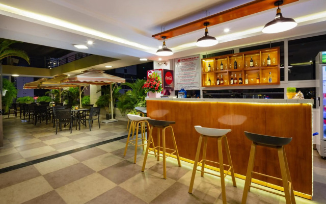 Maple Leaf Hotel & Apartment