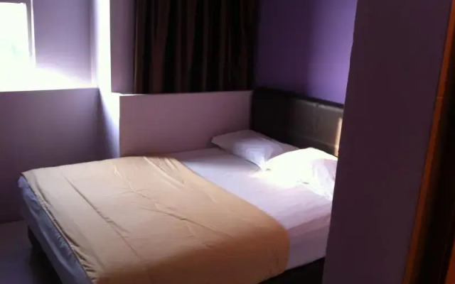 Fully House Hotel