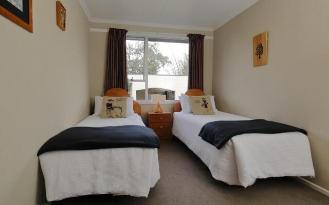 Boat Harbour House - Te Anau Holiday Home