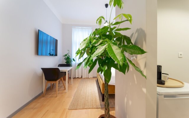 Modern Newly Refurbished Studio - Close TO Center