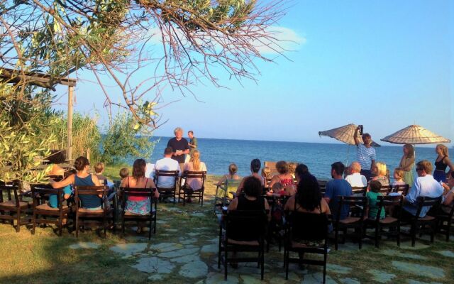 Hotel Oiki Beach Camp