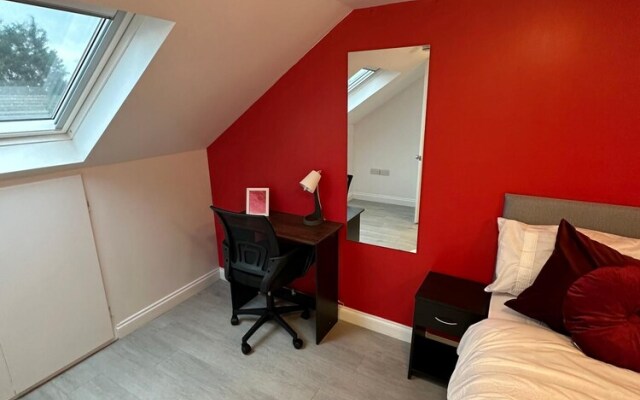 Comfortable and Stylish 3BD House in Luton