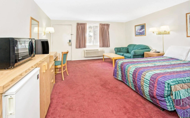 Knights Inn Aurora