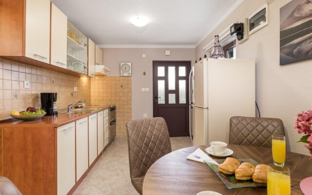 Stunning Apartment in Pobri With 1 Bedrooms and Wifi