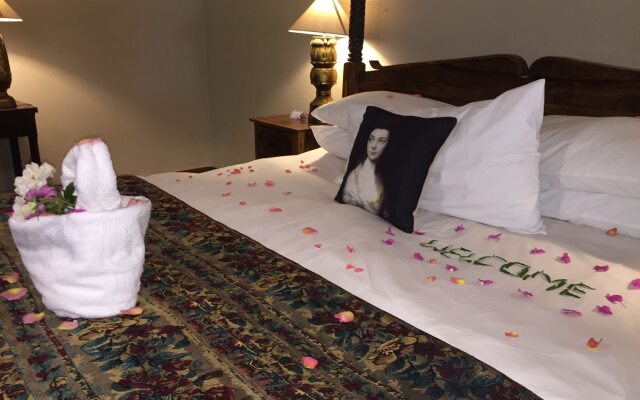 Shangri-La Country Hotel