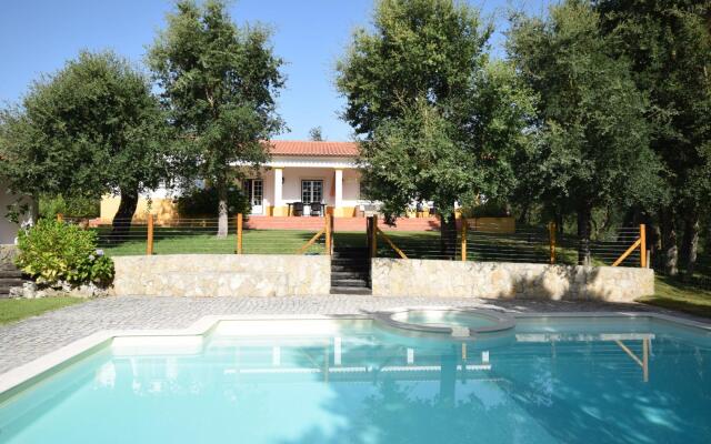 Luxurious Villa in Caldas da Rainha With Pool