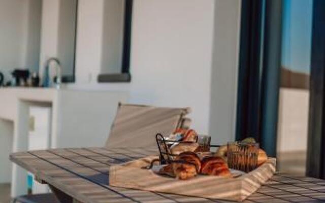 Ble Kythnos Suites