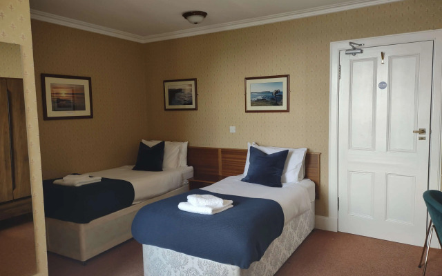 The Stromness Hotel by Paymán Club