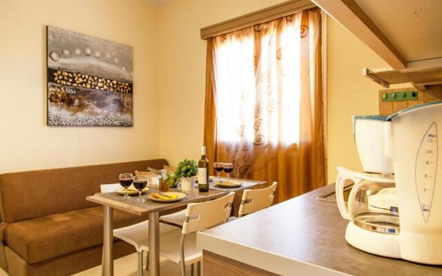 Tasoula Studios & Apartments