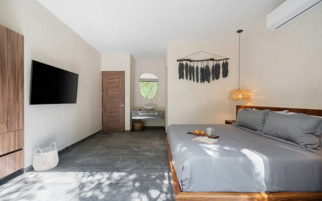 Twelve O’Clock Luxury Villas