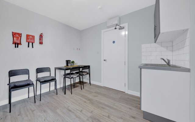 Captivating 1-bed Studio in West Drayton