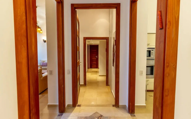Art apartment in Mamila