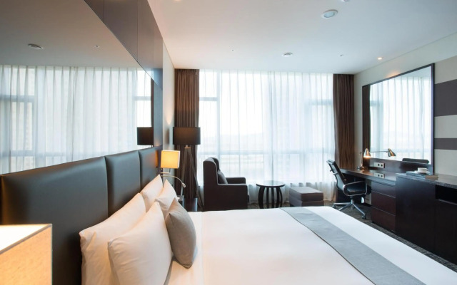 Isquare Hotel