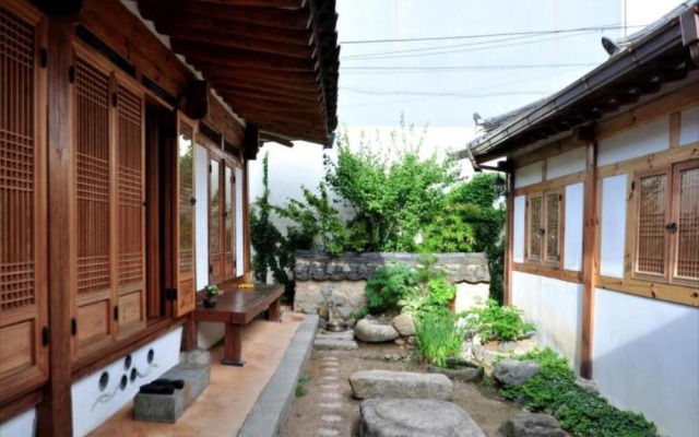 Gallery Jin Hanok Guesthouse