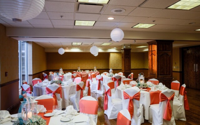 The Drake Oak Brook, Autograph Hotels