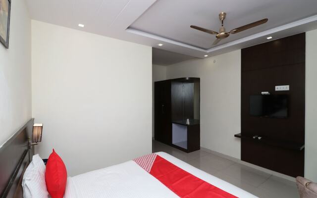 OYO 13001 Ashoka de Grand