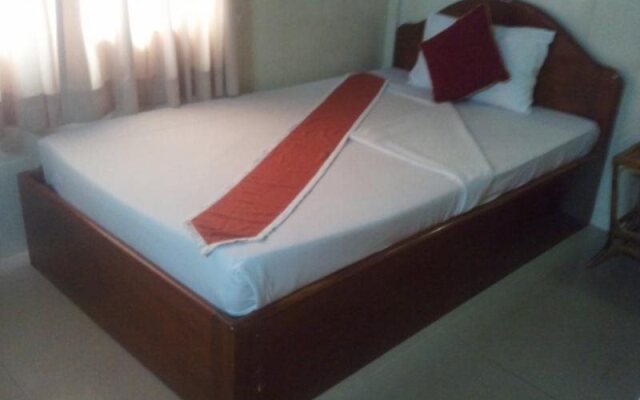 Gold Lion Hotel