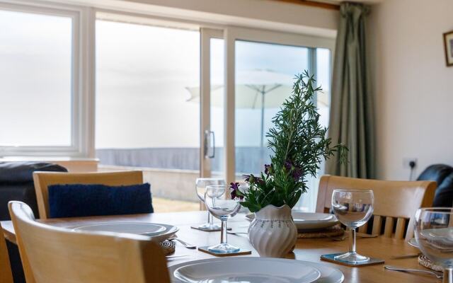 Sunny Seafront Chalet - Sleeps 6