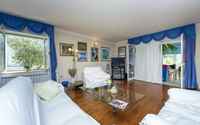 Villa Piano - Four Bedroom Villa With Terrace and Swimming Pool