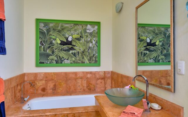 Casa Oasis Guest House and Spa