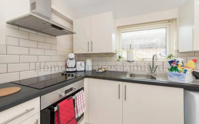 Bedford Hospital Studio Apartment - Victoria D