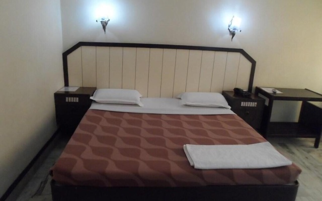 Hotel Sivapriya – Guest Rooms – Dindigul