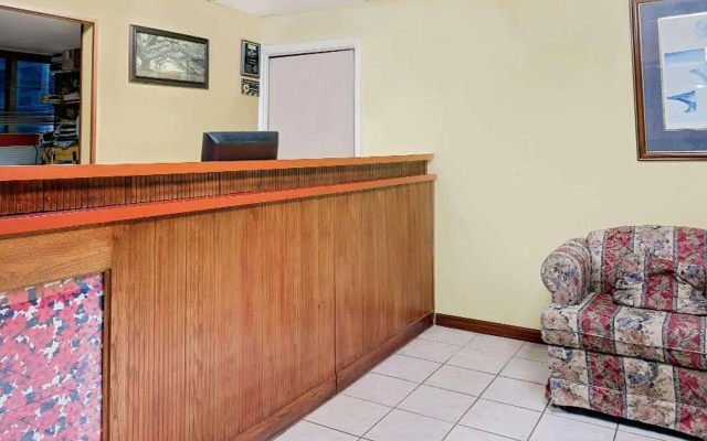 Travelodge by Wyndham Chambersburg