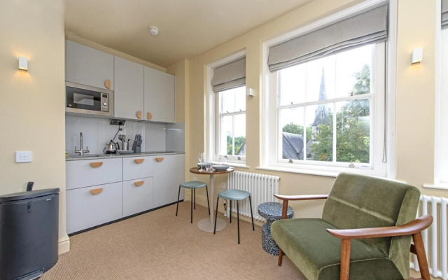 Large Studio Near Leafy Primrose Hill