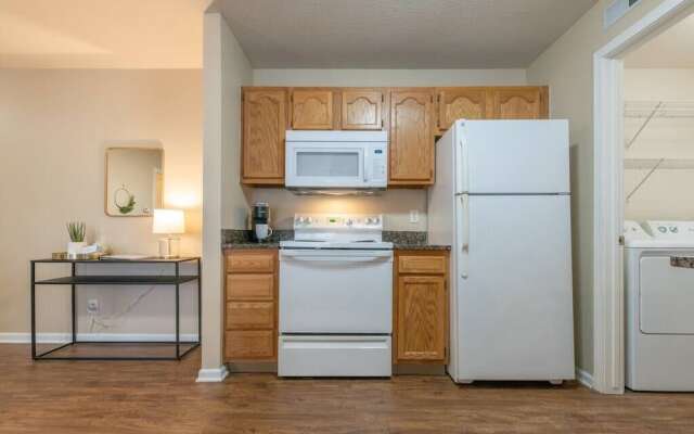 Onsite Gym Pool Fast Wifi More