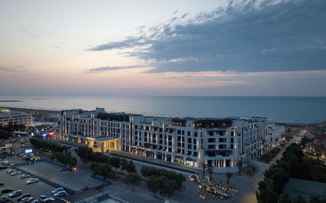 The Grand (Sea Breeze Resort)