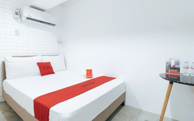 RedDoorz Plus @ Danlig Street Makati
