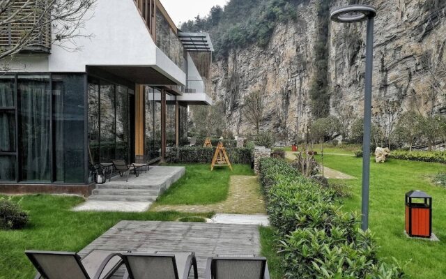 Spring Posh Roadsun International Hotel & Resort