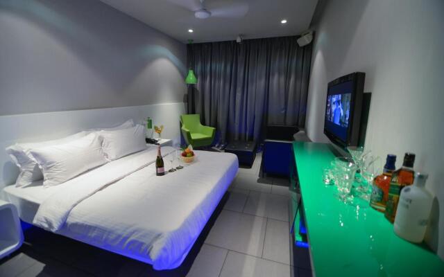 SinQ Party Hotel