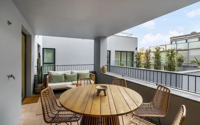 Urban Oasis: Modern Living With Parking & Ac