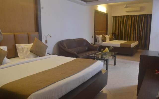 Hotel Plaza – Guest Rooms – Mumbai