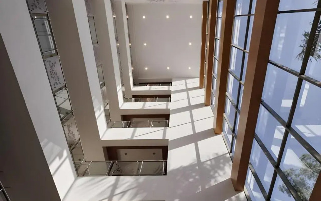 Hi5 Hotel & Experience