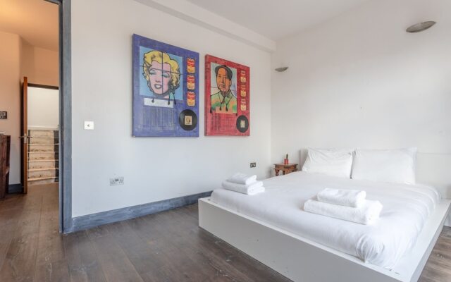 Spacious and Contemporary 3 Bedroom House