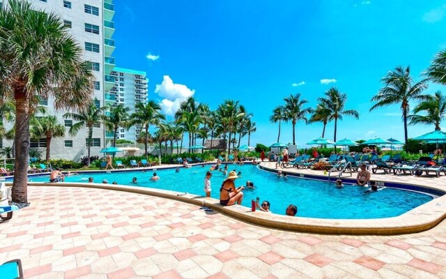 The Tides by Miami Te Espera