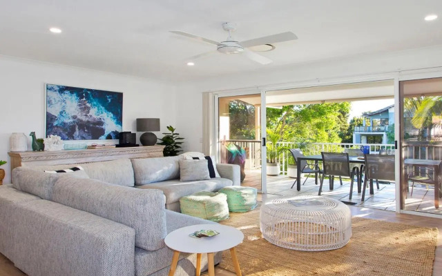 Outrigger Beach Resort 33 James Street 8