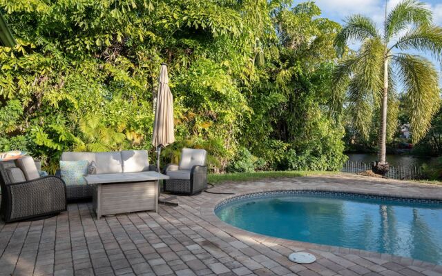 Stunning & Private 5 BDR Canal-front Home w/ Pool!