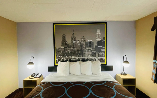Super 8 by Wyndham Gloucester