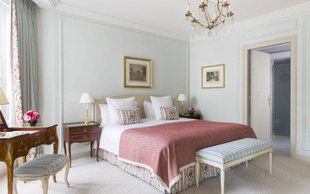 Отель Le Bristol Paris