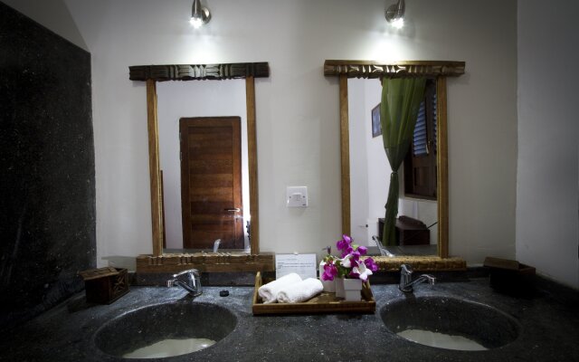 Raha Lodge