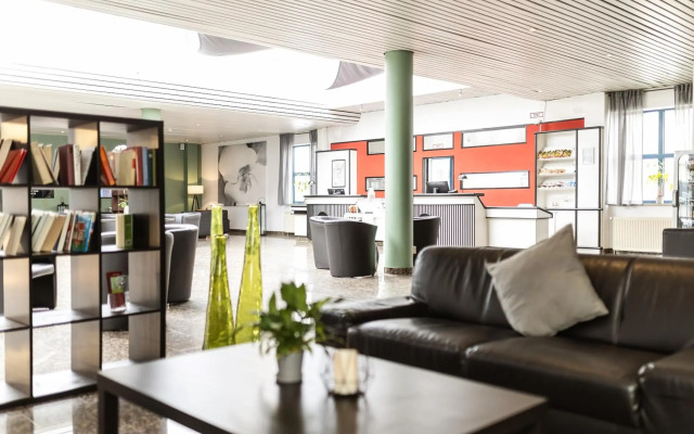 Good Morning + Bad Oldesloe Hotel