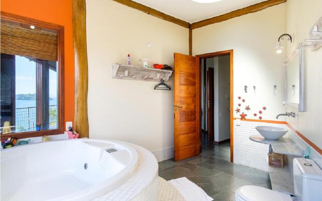 Pineapples Ubatuba | Mansion overlooking the sea