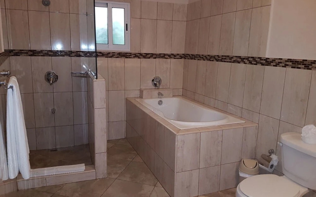 New six Bedroom With BBQ and Large Pool