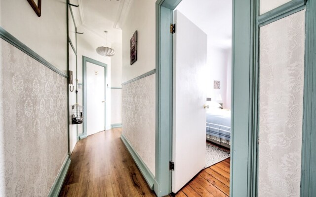 Cosy 2BR Home, 5 Minutes From Edinburgh Waverley!
