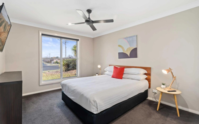 West End Motor Lodge – Guest Rooms – Orange