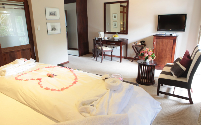 Casterbridge Hollow Boutique Hotel