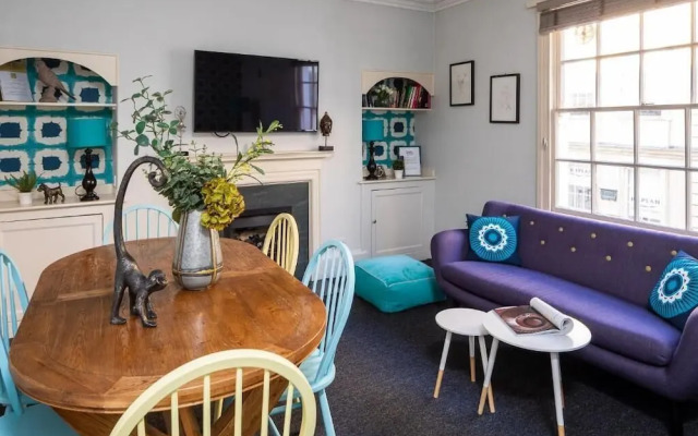 Dream Stays Bath - Trim Street Townhouse with Hot tub